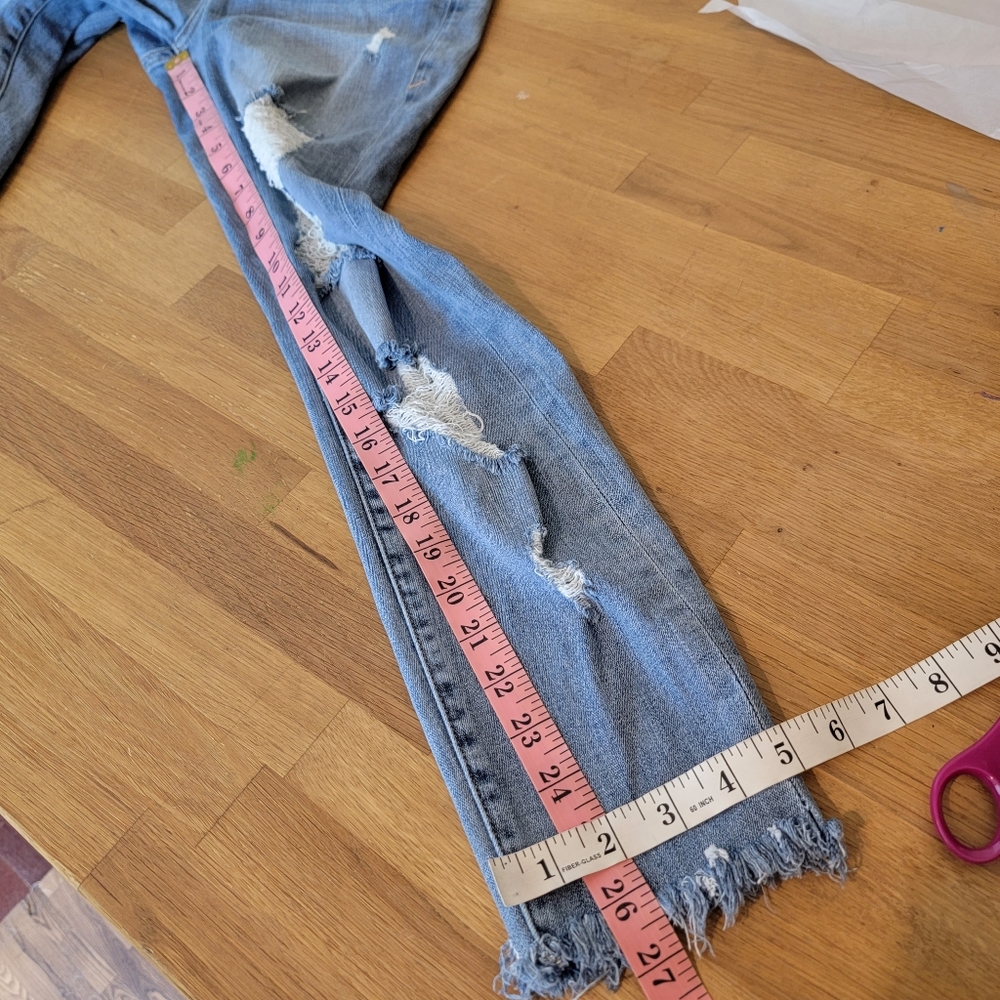 Good American Good Legs Distressed Skinny Jean 4/27 - Picture 12 of 12